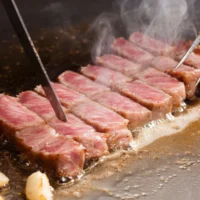 Bò Wagyu Nướng Đá Muối